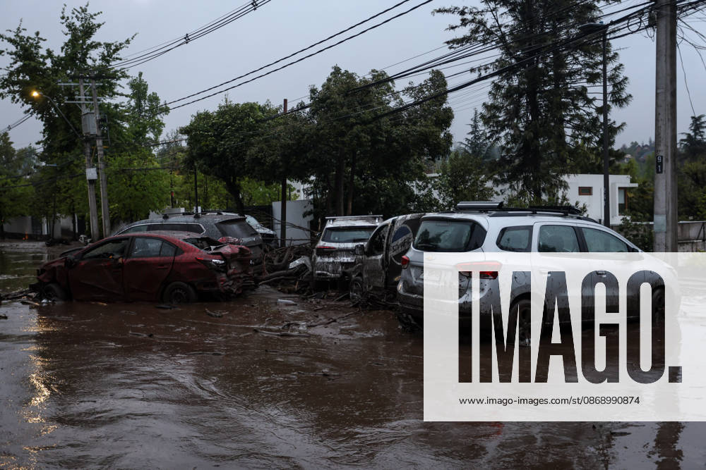 The overflowing of canals triggered a mudslide in the Las Condes district, sweeping away vehicles and leaving streets covered in mud after heavy rains hit Santiago. Santiago Chile - ZUMAu105 20261008_zip_u105_001