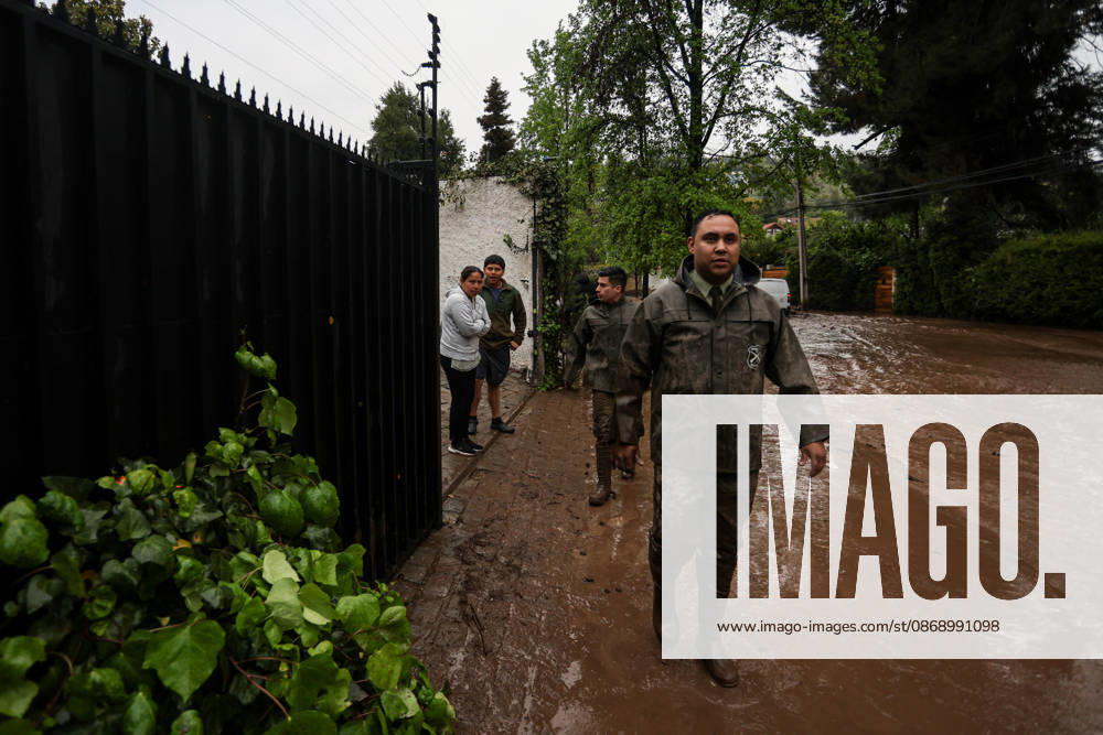 The overflowing of canals triggered a mudslide in the Las Condes district, sweeping away vehicles and leaving streets covered in mud after heavy rains hit Santiago. Santiago Chile - ZUMAu105 20261008_zip_u105_007