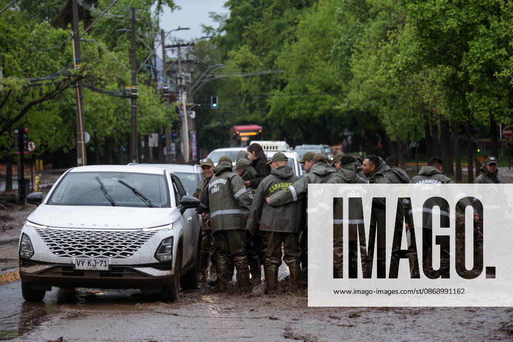 The overflowing of canals triggered a mudslide in the Las Condes district, sweeping away vehicles and leaving streets covered in mud after heavy rains hit Santiago. Santiago Chile - ZUMAu105 20261008_zip_u105_012