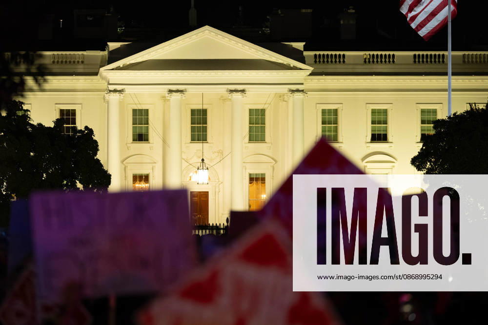 Demonstrators gather near the White House during a nationwide day of action against sexual violence in Washington. The demonstration is part of the â€oeI Am Jane Doe†movement supporting a former Cornell University student who alleges she was sexually assaulted by members of a fraternity in 2024. Washington United States - ZUMAk206 20261008_znp_k206_034
