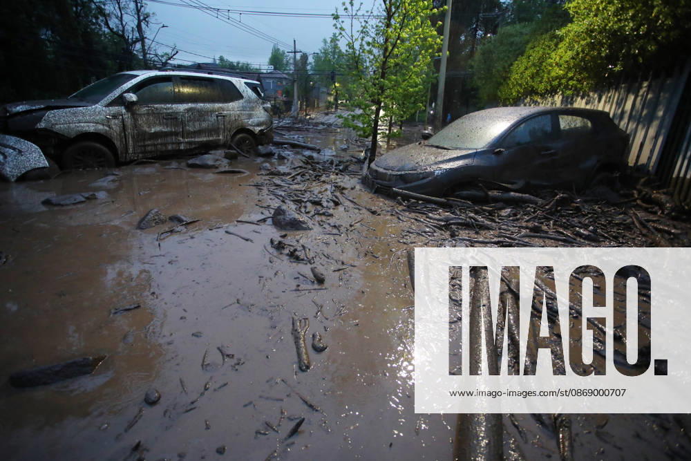 Santiago, October 8, 2026: A mudslide is affecting the area from San Carlos de Apoquindo to Los Dominicos in the Las Condes district, causing widespread damage and sweeping away vehicles and people. Jonnathan Oyarzun Aton Chile, Santiago, Chile Aton 1198024