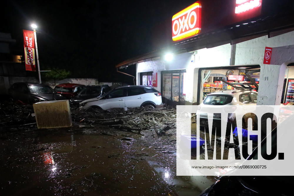 Santiago, October 8, 2026: A mudslide is affecting the area from San Carlos de Apoquindo to Los Dominicos in the Las Condes district, causing widespread damage and sweeping away vehicles and people. Jonnathan Oyarzun Aton Chile, Santiago, Chile Aton 1198015