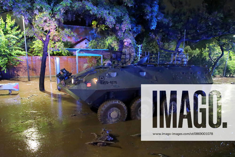 Santiago, October 8, 2026: A mudslide is affecting the area from San Carlos de Apoquindo to Los Dominicos in the Las Condes district, causing widespread damage and sweeping away vehicles and people. Jonnathan Oyarzun Aton Chile, Santiago, Chile Aton 1198031