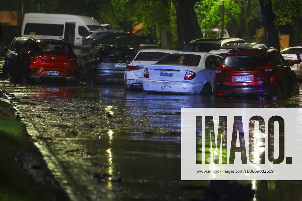 Santiago, October 8, 2026: A mudslide is affecting the area from San Carlos de Apoquindo to Los Dominicos in the Las Condes district, causing widespread damage and sweeping away vehicles and people. Jonnathan Oyarzun Aton, Chile, Santiago, Chile Aton 1198050