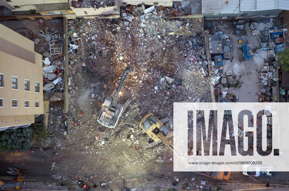 Search and rescue efforts completed in partially collapsed building in Istanbul ISTANBUL, TURKIYE - OCTOBER 9: An aerial view of the area as search and rescue efforts are completed at the site of a seven-story building that partially collapsed in the Maltepe district of Istanbul, Turkiye, on October 09, 2026. Murat Sengul Anadolu Istanbul Turkey. Editorial use only. Please get in touch for any other usage.