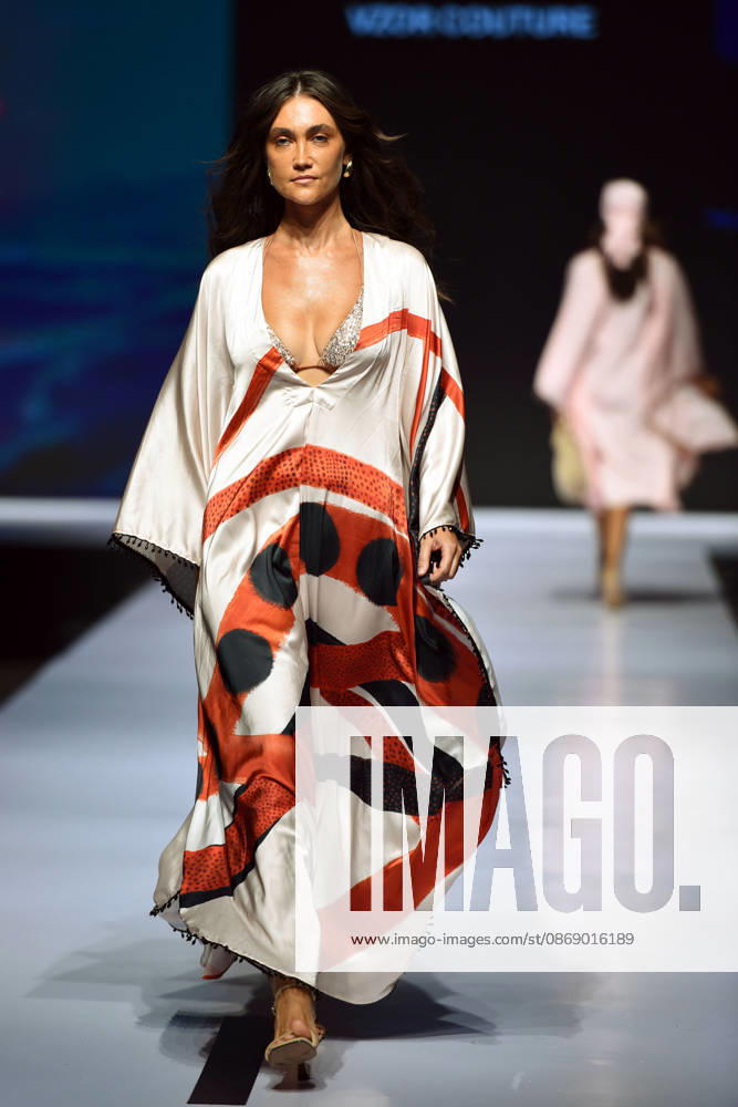 (261009) -- COLOMBO, Oct. 9, 2026 -- A model presents a creation during the Mercedes-Benz Fashion Week Sri Lanka in Colombo, Sri Lanka on Oct. 8, 2026. The event is held here from Oct. 7 to 11. (Photo by Xinhua) SRI LANKA-COLOMBO-FASHION WEEK GayanxSameera