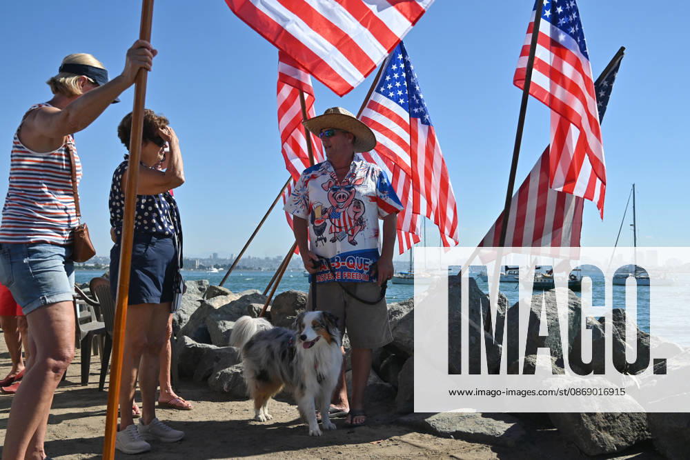 USS Abraham Lincoln returns to home port of San Diego after near-record deployment SAN DIEGO, UNITED STATES - OCTOBER 08: People raise flags as the USS Abraham Lincoln Nimitz-class aircraft carrier approaches its homeport at Naval Air Station North Island on return from its historic 10-month deployment on October 8, 2026 as seen from the Port of San Diego in San Diego, California, United States. The USS Abraham Lincoln (CVN 72) set a U.S. Navy record spending over 260 days consecutively at sea without a port call while playing a key role in Operation Epic Fury and regional maritime security operations in the Middle East. Carlos A. Moreno Anadolu San Diego United States. Editorial use only. Please get in touch for any other usage.