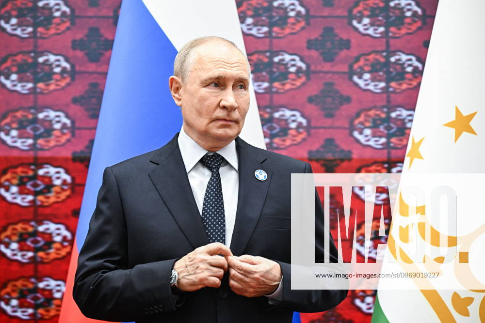 TURKMENISTAN, BALKAN PROVINCE - OCTOBER 9, 2026: Russia s President Vladimir Putin during a photo op for participants ahead of a meeting of the CIS Council of Heads of State in Turkmenbasy Turkmenistan - ZUMAt113 20261009_zaa_t113_014