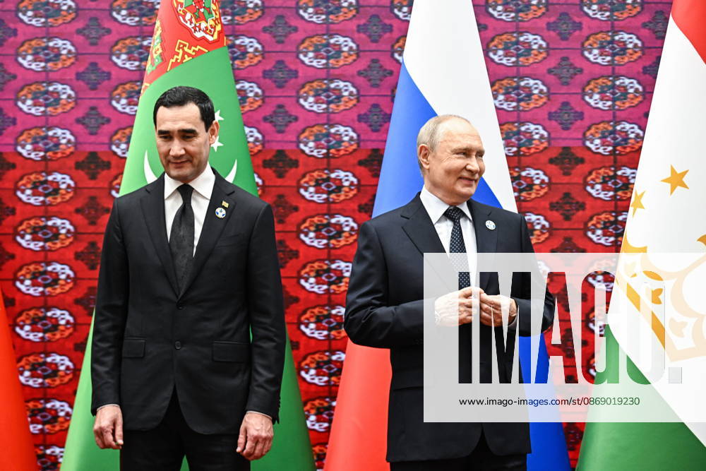 TURKMENISTAN, BALKAN PROVINCE - OCTOBER 9, 2026: Vladimir Putin (R), President of Russia, and his counterpart Serdar Berdimuhamedow of Turkmenistan during a photo op ahead of a meeting of the CIS Council of Heads of State in Turkmenbasy Turkmenistan - ZUMAt113 20261009_zaa_t113_016