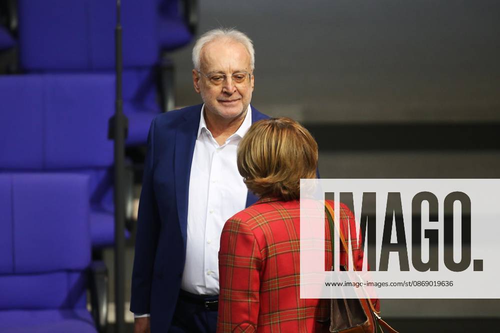 Berlin, Deutschland, 09.10.2026: Deutscher Bundestag: 100. Bundestagssitzung: Jürgen Kögel und Beatrix von Storch, beide AfD