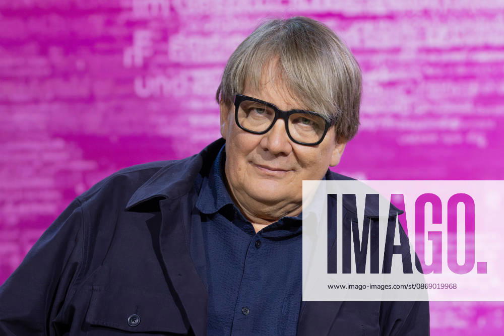 Buchmesse Frankfurt 2026 Sven Regener stellt auf der Literaturbühne von ARD, ZDF und 3sat sein neues Buch Frankie und Freddie vor., Frankfurt am Main Hessen Deutschland Messegelände