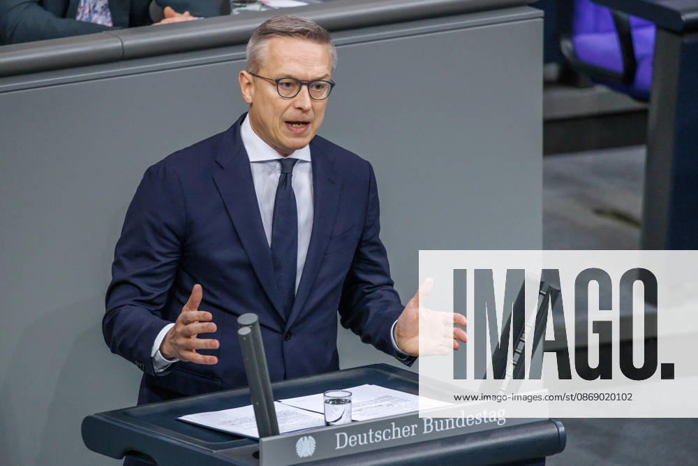 Bundestag Karsten Wildberger (CDU), Bundesminister fuer Digitales und Staatsmodernisierung, im Deutschen Bundestag am 09.10.26 in Berlin. Berlin Berlin Deutschland Bundestag