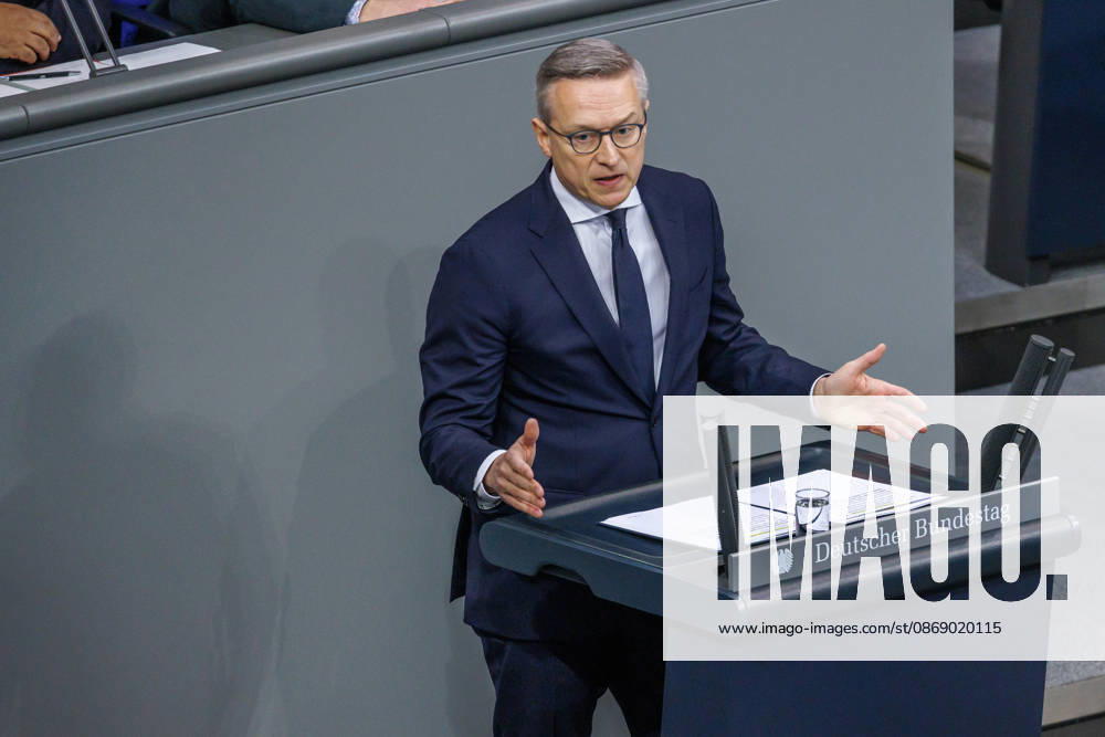 Bundestag Karsten Wildberger (CDU), Bundesminister fuer Digitales und Staatsmodernisierung, im Deutschen Bundestag am 09.10.26 in Berlin. Berlin Berlin Deutschland Bundestag