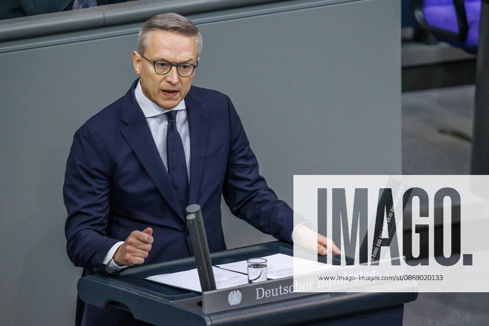 Bundestag Karsten Wildberger (CDU), Bundesminister fuer Digitales und Staatsmodernisierung, im Deutschen Bundestag am 09.10.26 in Berlin. Berlin Berlin Deutschland Bundestag
