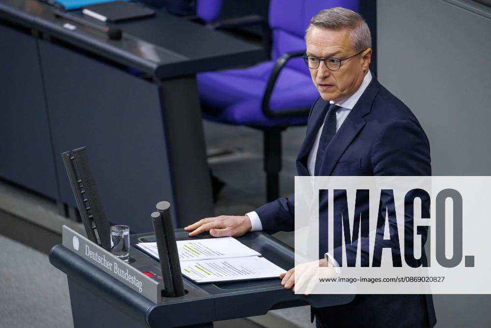 Bundestag Karsten Wildberger (CDU), Bundesminister fuer Digitales und Staatsmodernisierung, im Deutschen Bundestag am 09.10.26 in Berlin. Berlin Berlin Deutschland Bundestag