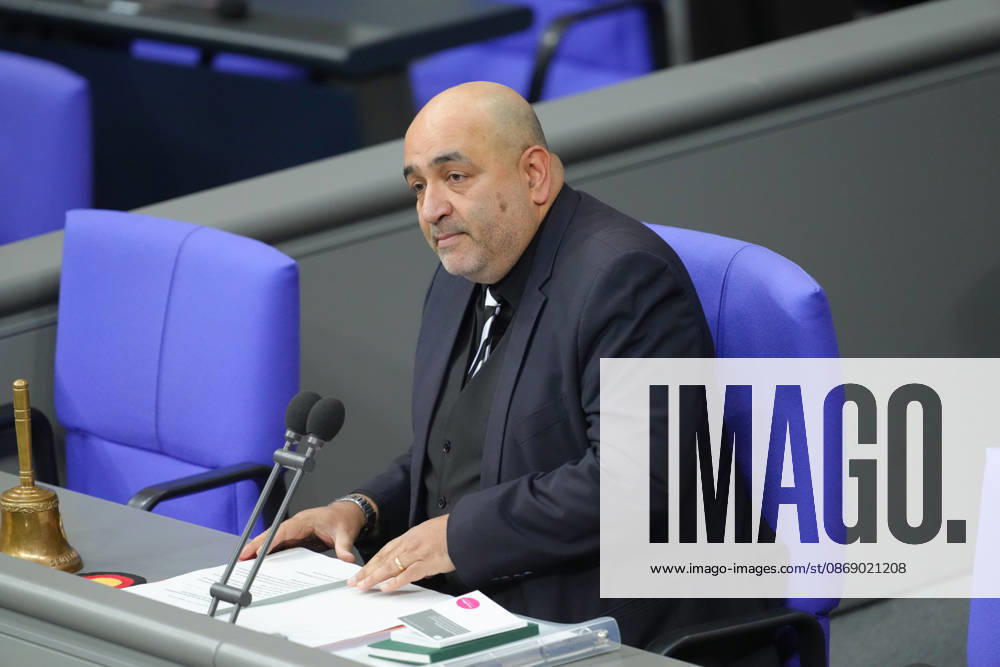 Deutscher Bundestag, 100. Plenarsitzung Omid Nouripour (Buendnis 90 Die Gruenen) der Vizepraesident des deutschen Bundestag im Portrait auf dem Vorsitz bei der 100. Sitzung des Deutschen Bundestag in Berlin, 09.10.2026 Berlin Berlin Deutschland