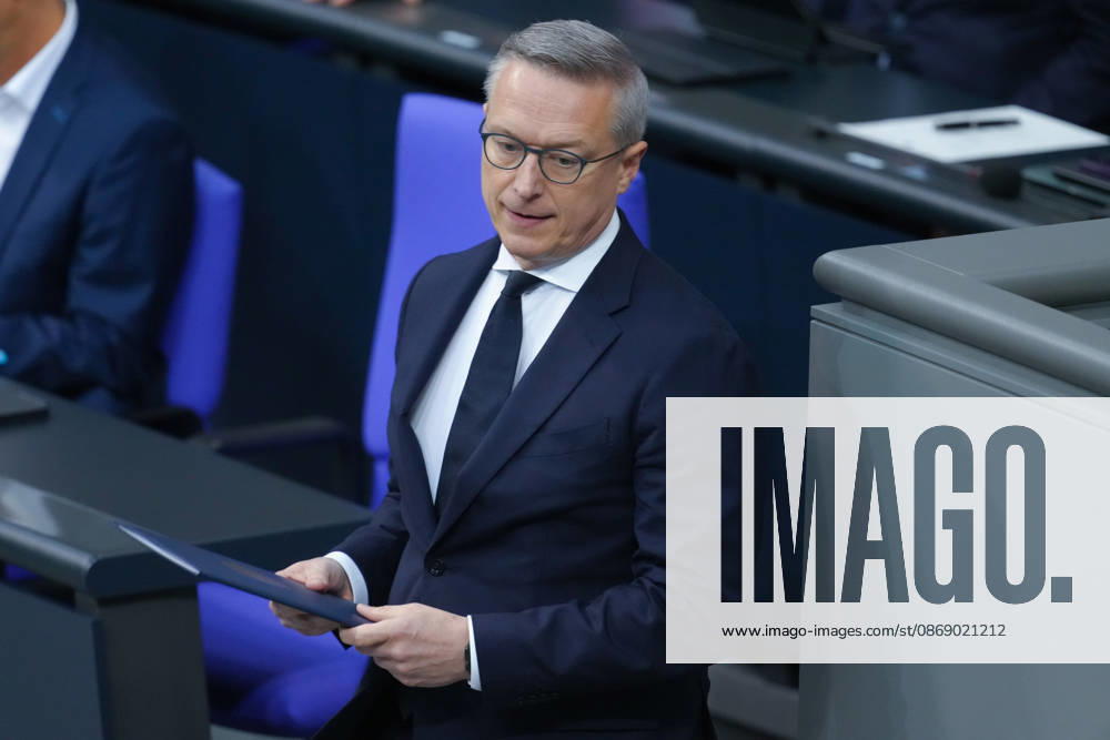 Deutscher Bundestag, 100. Plenarsitzung Dr. Karsten Wildberger, Bundesminister fuer Digitalisierung und Staatsmodernisierung im Portrait bei seiner Rede zur Aenderung des Telekommunikationsgesetz bei der 100. Sitzung des Deutschen Bundestag in Berlin, 09.10.2026 Berlin Berlin Deutschland