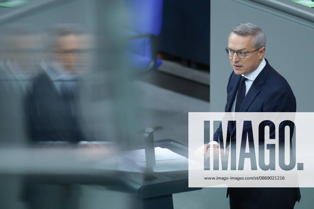 Deutscher Bundestag, 100. Plenarsitzung Dr. Karsten Wildberger, Bundesminister fuer Digitalisierung und Staatsmodernisierung im Portrait bei seiner Rede zur Aenderung des Telekommunikationsgesetz bei der 100. Sitzung des Deutschen Bundestag in Berlin, 09.10.2026 Berlin Berlin Deutschland