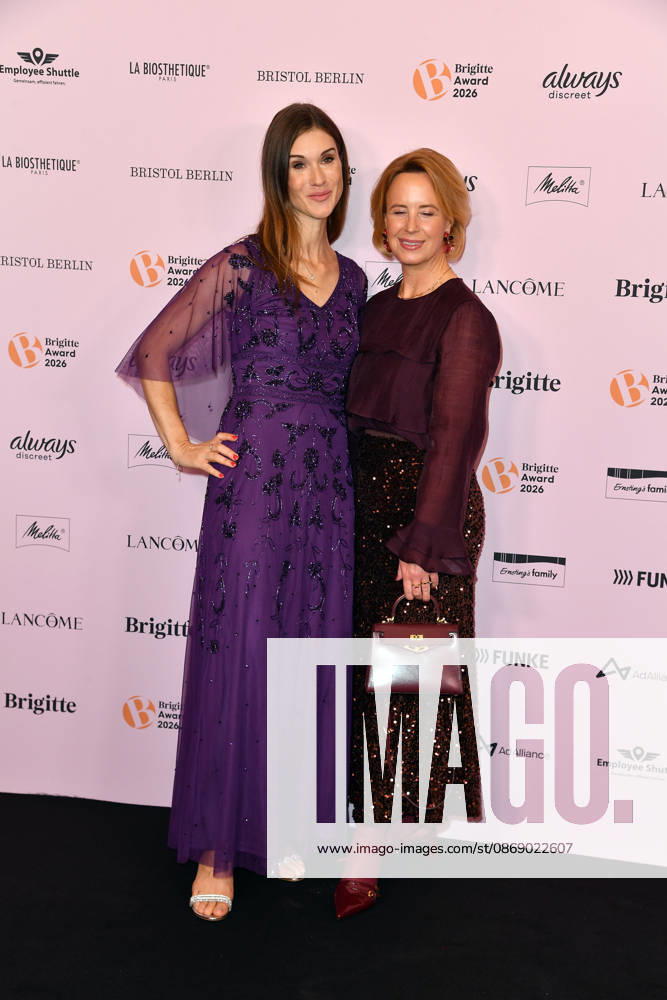 Janina Lin Otto und Julia Becker bei der Verleihung der Brigitte Award 2026 im Kino International in Berlin am 08.10.2026
