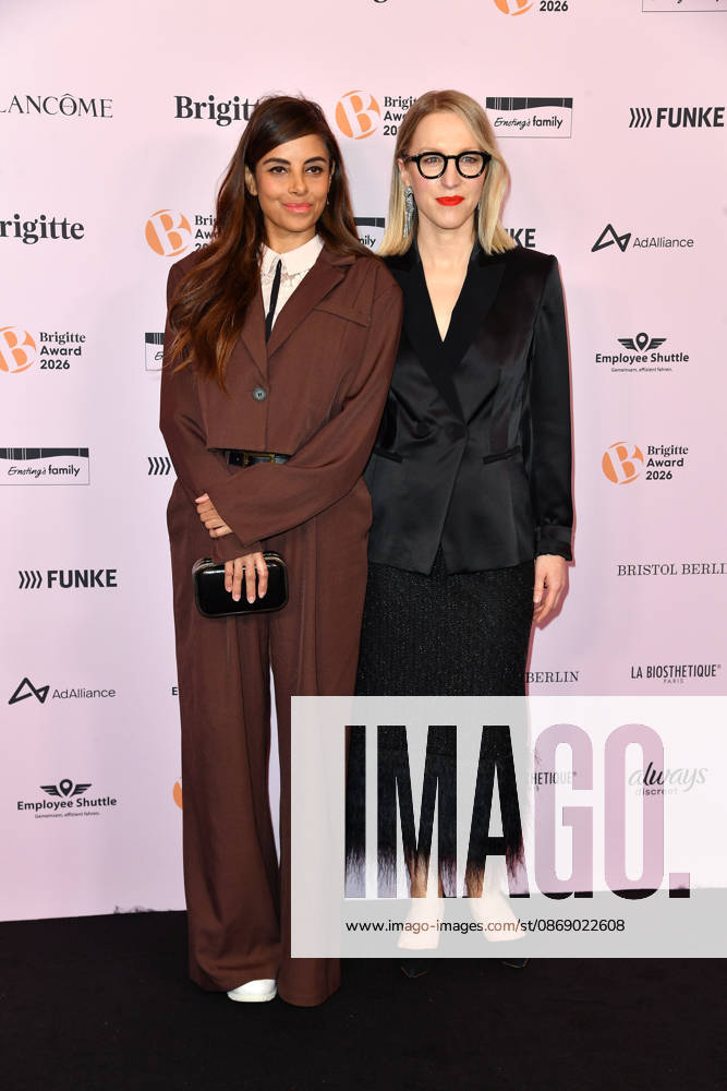 Collien Fernandes und Susanna Riethmuller bei der Verleihung der Brigitte Award 2026 im Kino International in Berlin am 08.10.2026