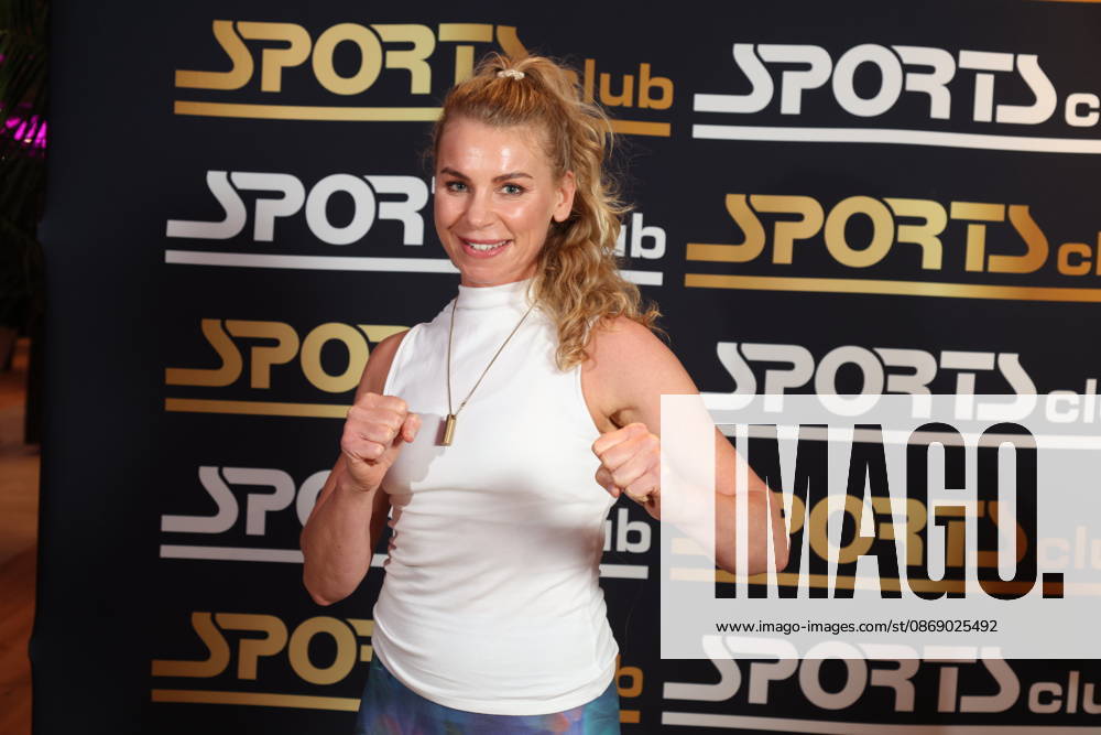 Boxerin Natalie Zimmermann, Fitnessgeräte statt Roter Teppich - das 20. Fitnessstudio vom Sports Club wurde in Hamburg-Poppenbüttel eröffnet, prominente Gäste probierten die Fitness- und Wellnessgeräte inklusive Ladies-Area, Saunen und Relaxpool auf 5000 Quadratmetern Fläche gleich aus, Hamburg 8.10.2026