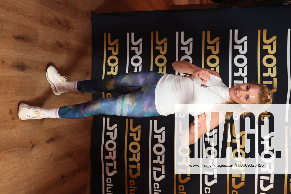 Boxerin Natalie Zimmermann, Fitnessgeräte statt Roter Teppich - das 20. Fitnessstudio vom Sports Club wurde in Hamburg-Poppenbüttel eröffnet, prominente Gäste probierten die Fitness- und Wellnessgeräte inklusive Ladies-Area, Saunen und Relaxpool auf 5000 Quadratmetern Fläche gleich aus, Hamburg 8.10.2026