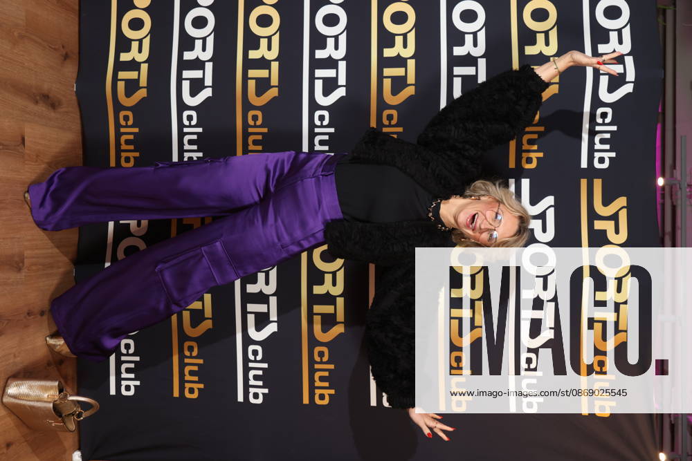 Modedesignerin Ella Deck, Fitnessgeräte statt Roter Teppich - das 20. Fitnessstudio vom Sports Club wurde in Hamburg-Poppenbüttel eröffnet, prominente Gäste probierten die Fitness- und Wellnessgeräte inklusive Ladies-Area, Saunen und Relaxpool auf 5000 Quadratmetern Fläche gleich aus, Hamburg 8.10.2026