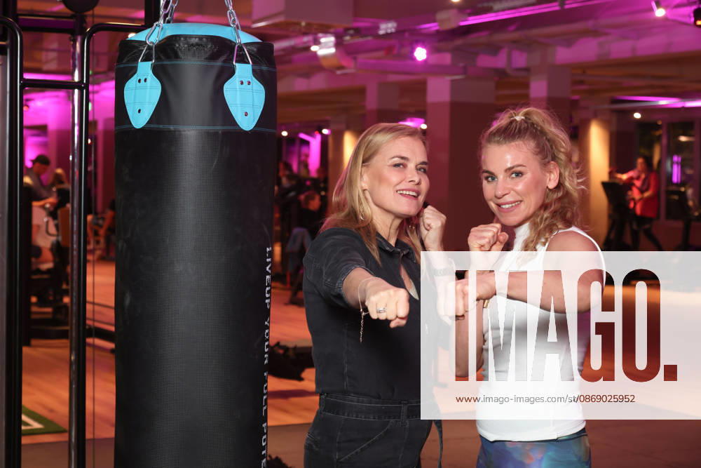 Schauspielerin Andrea Lüdke mit Boxerin Natalie Zimmermann, Fitnessgeräte statt Roter Teppich - das 20. Fitnessstudio vom Sports Club wurde in Hamburg-Poppenbüttel eröffnet, prominente Gäste probierten die Fitness- und Wellnessgeräte inklusive Ladies-Area, Saunen und Relaxpool auf 5000 Quadratmetern Fläche gleich aus, Hamburg 8.10.2026
