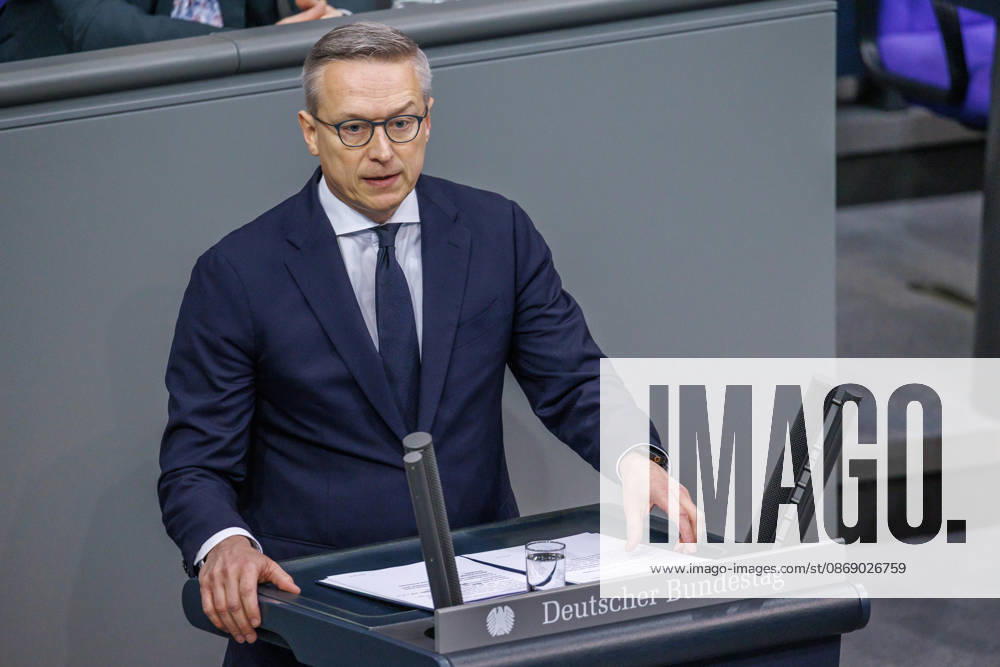 Bundestag Karsten Wildberger (CDU), Bundesminister fuer Digitales und Staatsmodernisierung, im Deutschen Bundestag am 09.10.26 in Berlin. Berlin Berlin Deutschland Bundestag