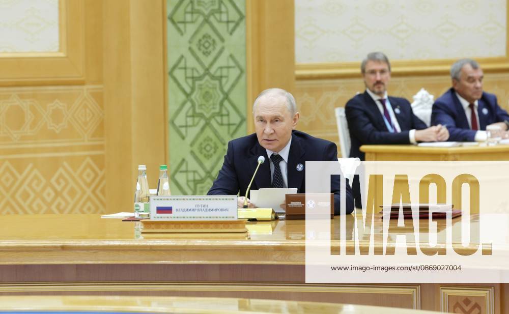 TURKMENISTAN, BALKAN PROVINCE - Russia s President Vladimir Putin attends a meeting of the CIS Council of Heads of State in Turkmenbashi. KremlinxPool