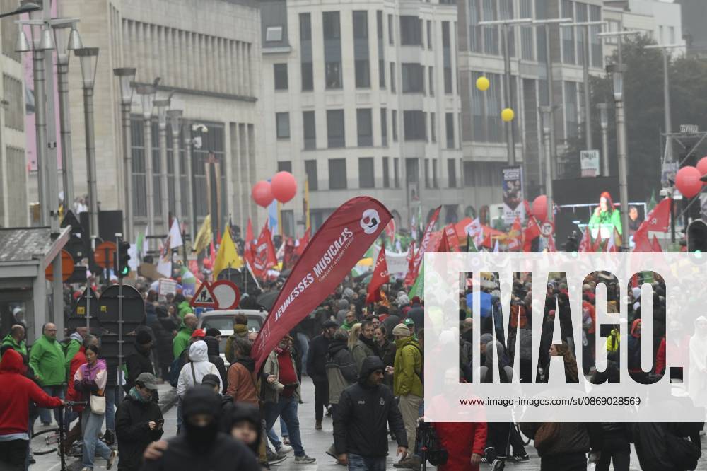 FGTB national demonstration « Pas dans nos poches ! » BRUSSELS, BELGIUM - OCTOBER 09 : FGTB national demonstration « Pas dans nos poches ! »against federal government budget measures on October 9, 2026 in Brussels, Belgium, 09 10 2026 Brussels Belgium