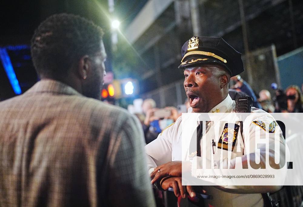 Protesters rally after ICE shooting of New York man in car with child inside NEW YORK, UNITED STATES - OCTOBER 08: Protesters rally after an Immigration and Customs Enforcement (ICE) agent shot a man as he sat in a car with a child inside on October 8, 2026, in New York City, U.S. Selcuk Acar Anadolu New York United States. Editorial use only. Please get in touch for any other usage.