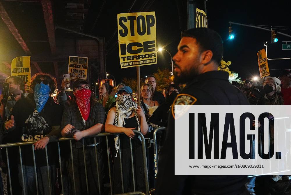 Protesters rally after ICE shooting of New York man in car with child inside NEW YORK, UNITED STATES - OCTOBER 08: Protesters rally after an Immigration and Customs Enforcement (ICE) agent shot a man as he sat in a car with a child inside on October 8, 2026, in New York City, U.S. Selcuk Acar Anadolu New York United States. Editorial use only. Please get in touch for any other usage.