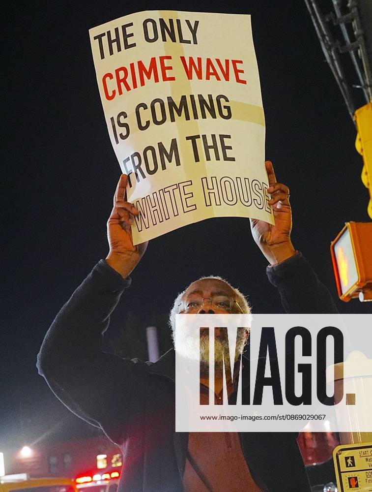 Protesters rally after ICE shooting of New York man in car with child inside NEW YORK, UNITED STATES - OCTOBER 08: Protesters rally after an Immigration and Customs Enforcement (ICE) agent shot a man as he sat in a car with a child inside on October 8, 2026, in New York City, U.S. Selcuk Acar Anadolu New York United States. Editorial use only. Please get in touch for any other usage.