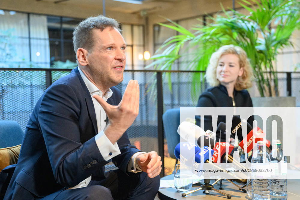 Photonews.at - Wien, 09.10.2026. Pressegespräch mit den neuen geschäftsführenden SPÖ-Parteivorsitzenden. PHOTO: geschäftsführender Vorsitzender der SPÖ Philip Kucher und geschäftsführende Vorsitzende der SPÖ Eva-Maria Holzleitner Press briefing with the new interim SPÖ party leaders. Innenpolitik,Innenpolitik, SPÖ, Sozialdemokratie PG mit den geschäftsführenden SPÖ-Parteivorsitzenden