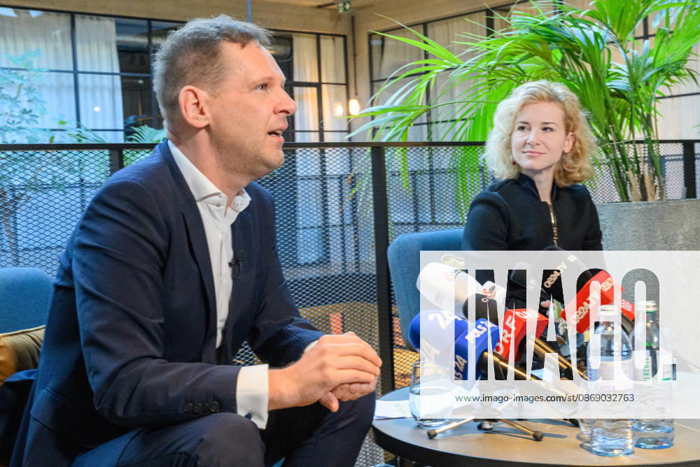 Photonews.at - Wien, 09.10.2026. Pressegespräch mit den neuen geschäftsführenden SPÖ-Parteivorsitzenden. PHOTO: geschäftsführender Vorsitzender der SPÖ Philip Kucher und geschäftsführende Vorsitzende der SPÖ Eva-Maria Holzleitner Press briefing with the new interim SPÖ party leaders. Innenpolitik,Innenpolitik, SPÖ, Sozialdemokratie PG mit den geschäftsführenden SPÖ-Parteivorsitzenden