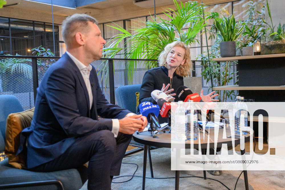 Photonews.at - Wien, 09.10.2026. Pressegespräch mit den neuen geschäftsführenden SPÖ-Parteivorsitzenden. PHOTO: geschäftsführender Vorsitzender der SPÖ Philip Kucher und geschäftsführende Vorsitzende der SPÖ Eva-Maria Holzleitner Press briefing with the new interim SPÖ party leaders. Innenpolitik,Innenpolitik, SPÖ, Sozialdemokratie PG mit den geschäftsführenden SPÖ-Parteivorsitzenden