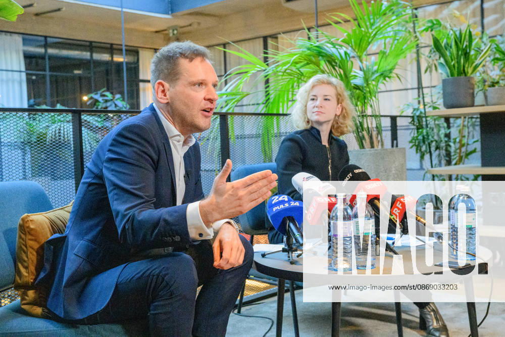 Photonews.at - Wien, 09.10.2026. Pressegespräch mit den neuen geschäftsführenden SPÖ-Parteivorsitzenden. PHOTO: geschäftsführender Vorsitzender der SPÖ Philip Kucher und geschäftsführende Vorsitzende der SPÖ Eva-Maria Holzleitner Press briefing with the new interim SPÖ party leaders. Innenpolitik,Innenpolitik, SPÖ, Sozialdemokratie PG mit den geschäftsführenden SPÖ-Parteivorsitzenden