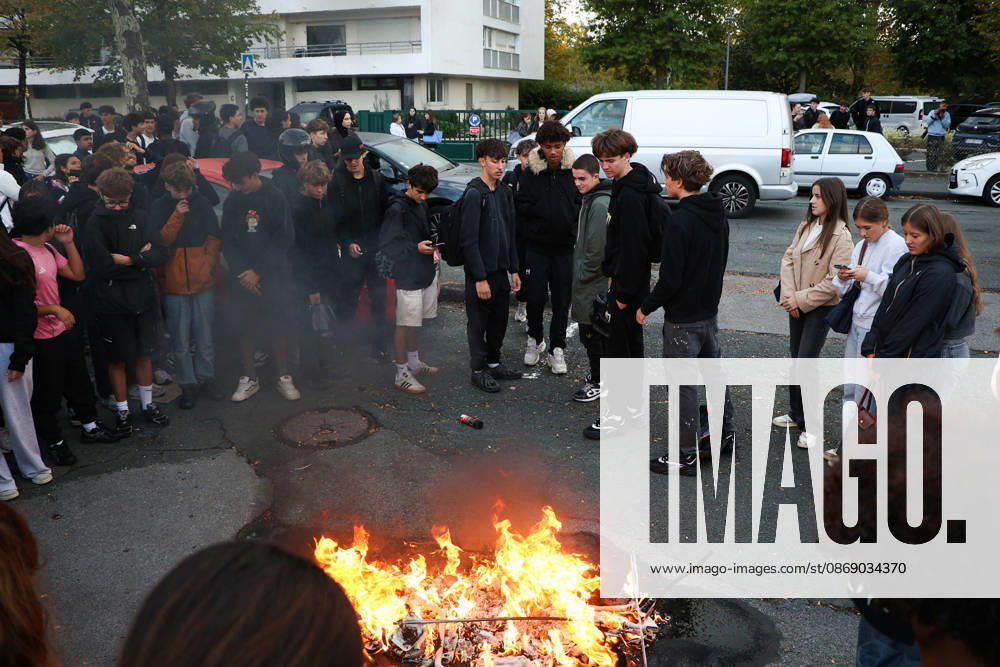 Pupils gather around a fire lit in the street outside the Reno Cassin high school in Bayonne, south-western France, on October 9, 2026, during a nationwide protest movement over learning conditions. Since late September, pupils have blocked hundreds of schools to denounce teacher shortages, overcrowded classes and dilapidated buildings, with university students and unions joining in. Between 266,000 and 450,000 people marched across France on October 6, according to authorities and organisers, after clashes in several cities. The government says it is betting on dialogue within schools to calm the unrest. Bayonne France - ZUMAb298 20261009_zsp_b298_003