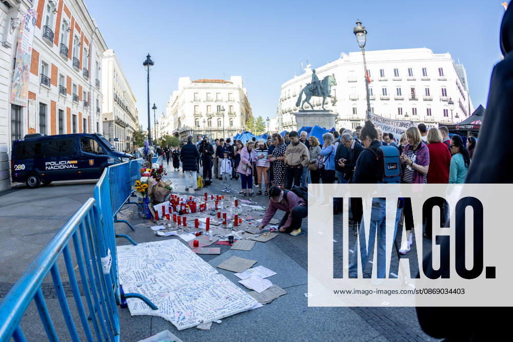 A minute of silence for Maricarmen at the housing protest camp in Sol Altar in honor of Maricarmen during a minute of silence for Maricarmen at the housing protest camp in Puerta del Sol on October 9, 2026, in Madrid, Spain. The Madrid Tenants’ Union has called for a minute of silence in honor of Maricarmen Abascal, the 87-year-old woman who was evicted from her home and who passed away last Wednesday, October 7, 2026, in Spain.