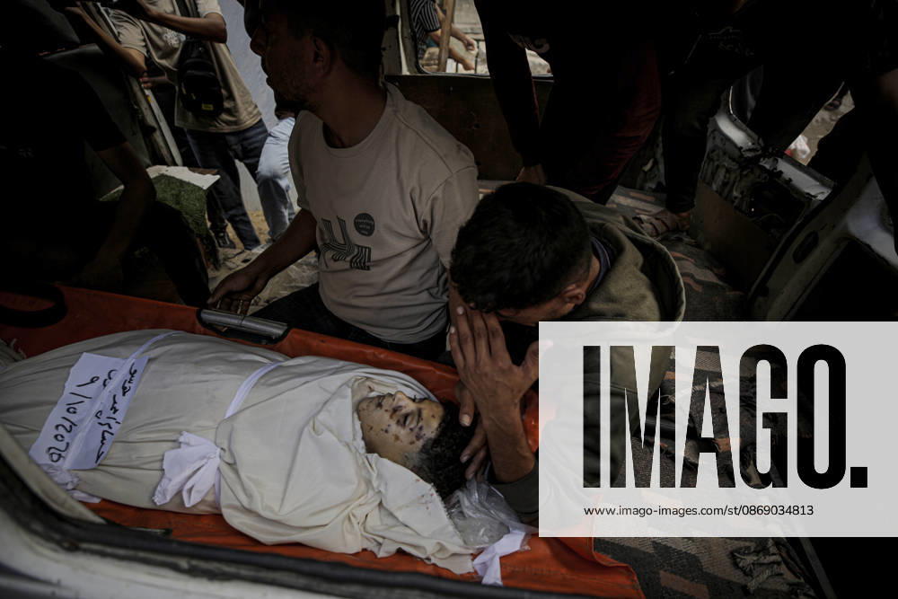 Israeli army continues its attacks on Gaza despite the ceasefire GAZA CITY, GAZA, PALESTINE - OCTOBER 9: (EDITORS NOTE: Image depicts death) Relatives mourn as the bodies of those killed in an Israeli airstrike targeting the Es-Sabra neighborhood in southern Gaza City are brought to Al-Shifa Hospital in Gaza City, Gaza Palestine on October 9, 2026. Multiple dead and wounded, including women and children, were reported. Saeed M. M. T. Jaras Anadolu Gaza City Gaza. Editorial use only. Please get in touch for any other usage.