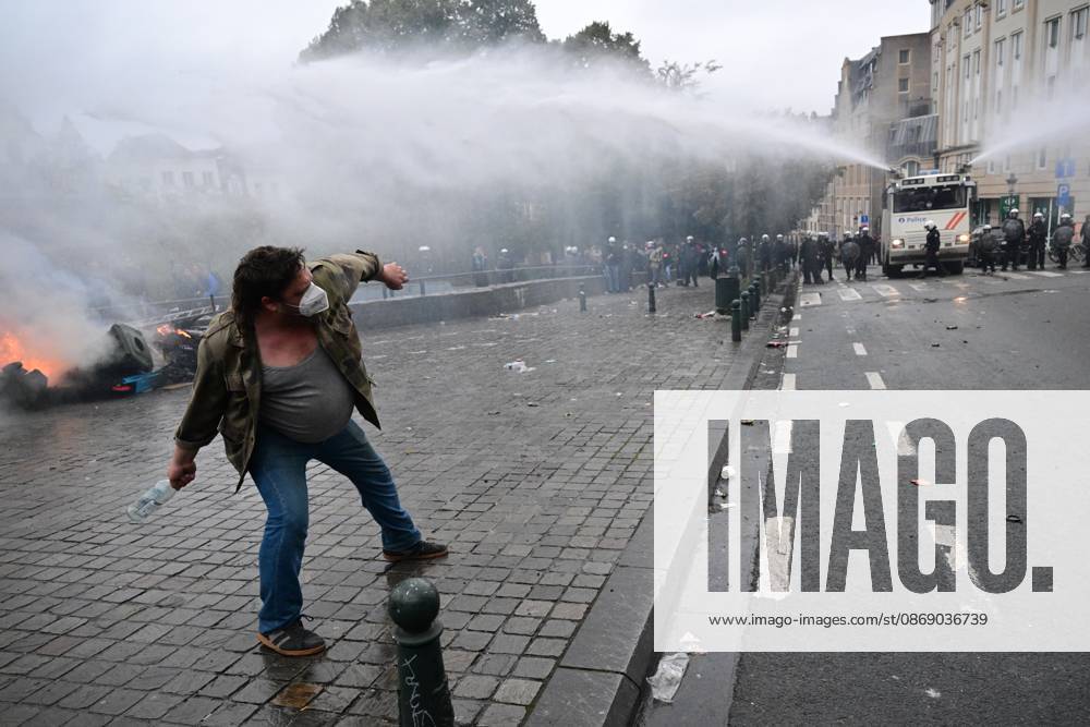 A protestor launches a bottle to the police during a national manifestation against the Federal Government s budgetary measures, under the Keep your hands out of our pockets! (Blijf uit onze zakken! - Pas dans nos poches) moniker, organised by the trade unions on Friday 9 October 2026 in Brussels. DIRKxWAEM 189238723