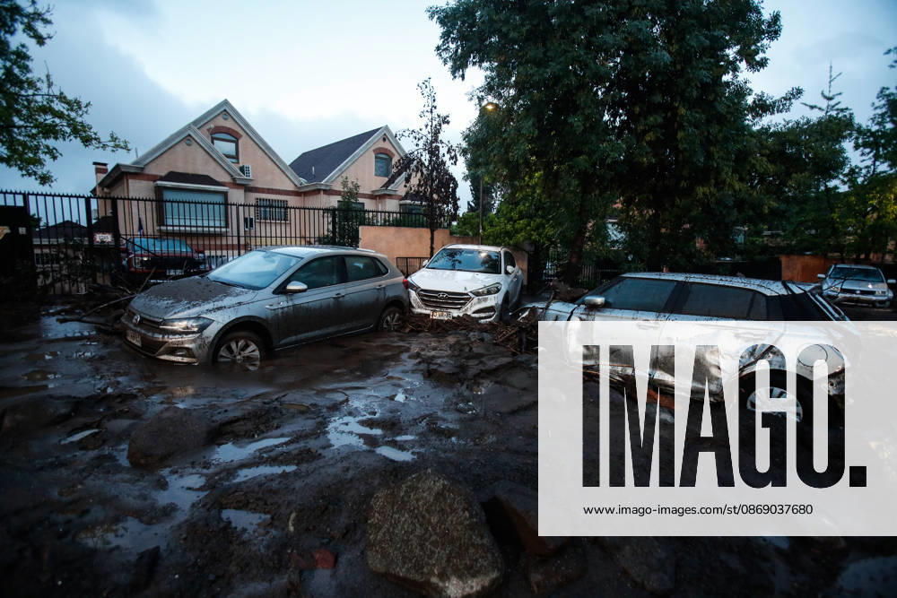 Consequences of a mudslide that affected the area from San Carlos de Apoquindo to Los Dominicos in the Las Condes district, causing widespread damage and sweeping away vehicles and people. Diego Martin Aton, Chile, Aton 1198071 jpeg