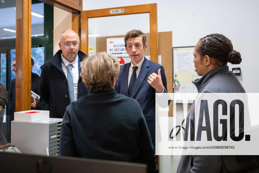 Edouard Geffray Visit an High School Lycee - Cachan French Education Minister Edouard Geffray and Lycee Polyvalent s Headteacher Antoine Milovanovic during a visit to the high school Lycee Polyvalent de Cachan, in Cachan, on the outskirts of Paris, France on October 9, 2026, on the sidelines of a nationwide protest movement of students over learning conditions. Photo by Alexis Jumeau ABACAPRESS.COM Cachan France