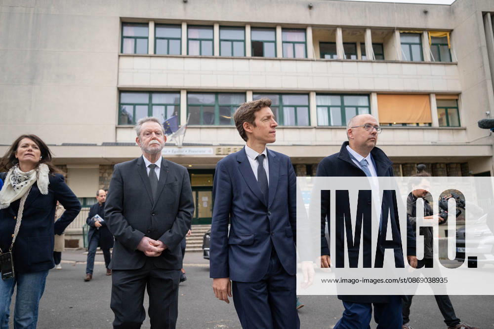 Edouard Geffray Visit an High School Lycee - Cachan French Education Minister Edouard Geffray and Lycee Polyvalent s Headteacher Antoine Milovanovic during a visit to the high school Lycee Polyvalent de Cachan, in Cachan, on the outskirts of Paris, France on October 9, 2026, on the sidelines of a nationwide protest movement of students over learning conditions. Photo by Alexis Jumeau ABACAPRESS.COM Cachan France