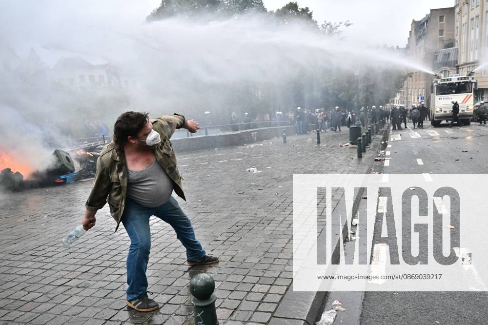 A protestor launches a bottle to the police during a national manifestation against the Federal Government s budgetary measures, under the Keep your hands out of our pockets! (Blijf uit onze zakken! - Pas dans nos poches) moniker, organised by the trade unions on Friday 9 October 2026 in Brussels. DIRKxWAEM 189244546