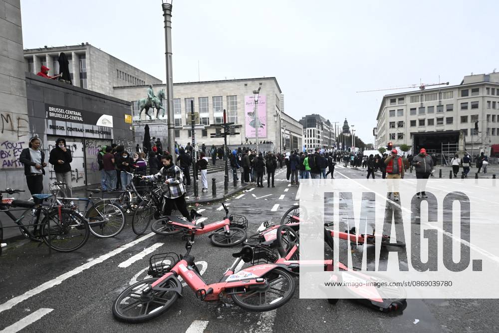 FGTB national demonstration « Pas dans nos poches ! » BRUSSELS, BELGIUM - OCTOBER 09 : FGTB national demonstration « Pas dans nos poches ! »against federal government budget measures on October 9, 2026 in Brussels, Belgium, 09 10 2026 Brussels Belgium