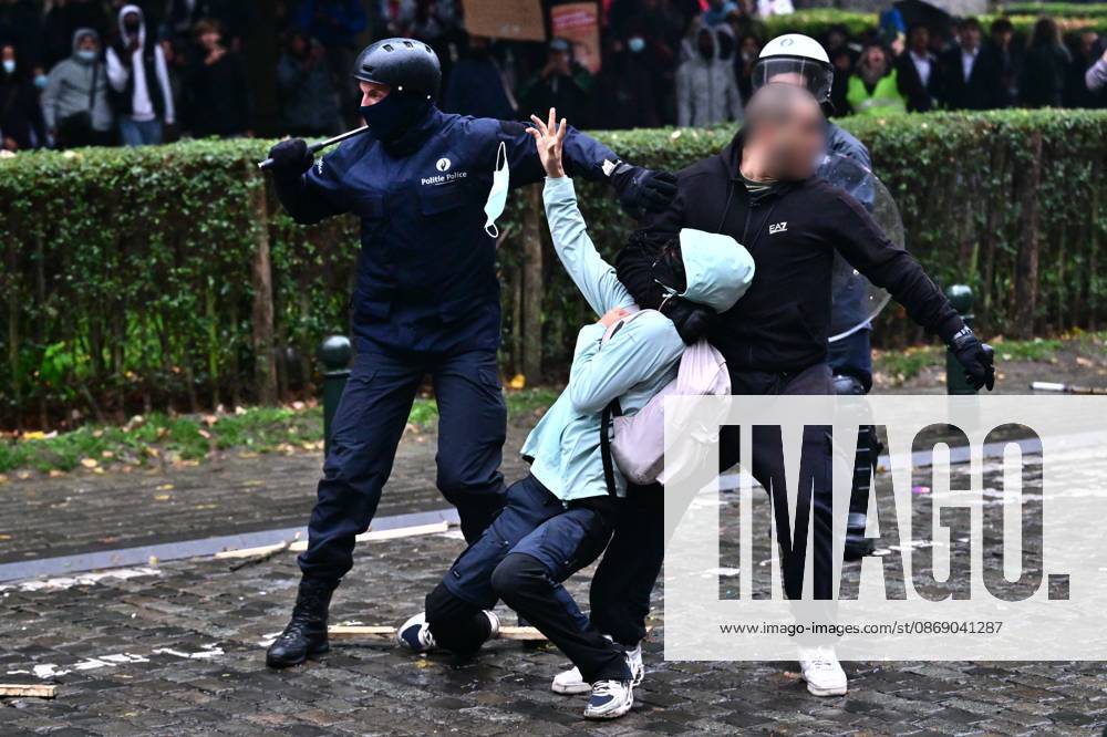 Riot police and protesters clash during a national manifestation against the Federal Government s budgetary measures, under the Keep your hands out of our pockets! (Blijf uit onze zakken! - Pas dans nos poches) moniker, organised by the trade unions on Friday 9 October 2026 in Brussels. DIRKxWAEM 189245870