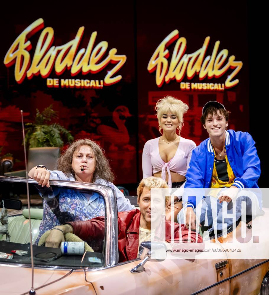 BARNEVELD - Rian Gerritsen (Ma Flodder), William Spaaij (Johnnie), Shanna Slaap (Daughter Kees) and Koen van der Molen (Son Kees) during the presentation of the main cast of the musical Flodder in the Midden Nederland Hallen. The musical is produced by the Belgian production company Studio 100 and director Dick Maas, the creator of the original series and film. SEM VAN DER WAL ANP netherlands out - belgium out