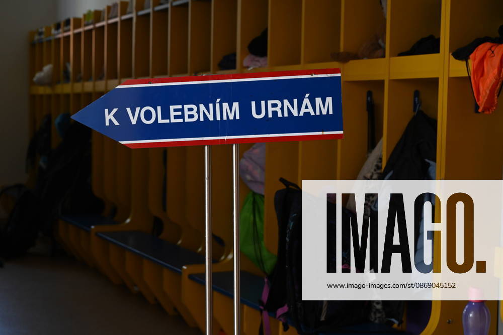 The two-day elections to municipal assemblies started in the Czech Republic together with the first round of the elections to one-third of the Senate, on October 9, 2026. The sing on the photo reads to the polls , in Majetin, Czech Republic. (CTKxPhoto LudekxPerina) CTKPhotoP2026100904555 CTKPhotoP2026100904555